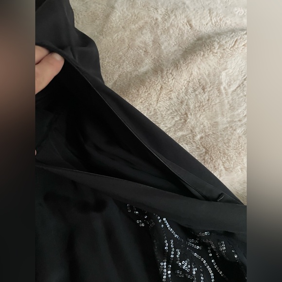 BCBGMaxAzria Black Sleeveless V-Neck dress. Sequin detail - Picture 8 of 8